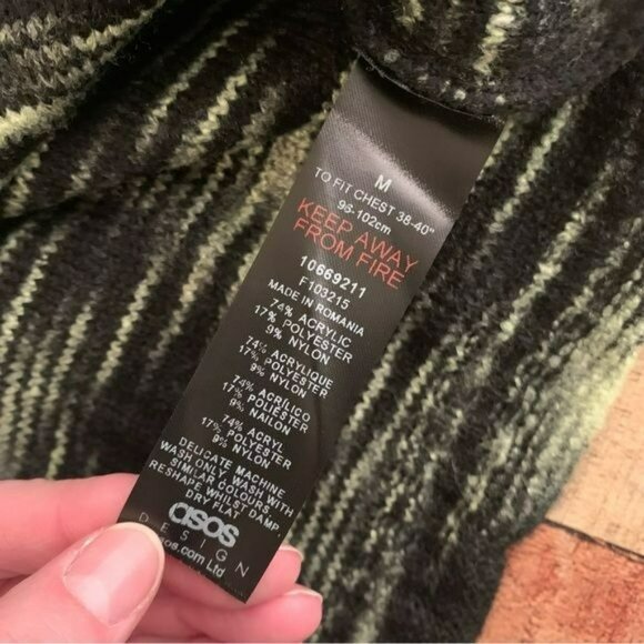 ASOS men’s size medium boxy oversized crewneck knit sweater in green and black - Picture 5 of 7